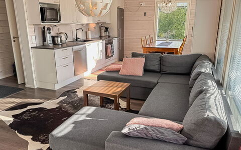 Willa Kiiruna: Meubilair, Hout, Interieur Ontwerp, Bankstel, Flooring, Woonkamer, Verdieping, Huis, Kamer