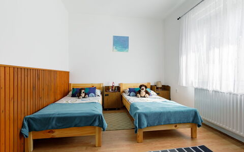 Pioneer: Meubilair, Gebouw, Azure, Hout, Comfort, Interieur Ontwerp, Flooring, Verdieping, Schaduw