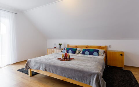 Pioneer: Meubilair, Gebouw, Comfort, Hout, Interieur Ontwerp, Geel, Huis, Flooring, Verdieping, Hardwood