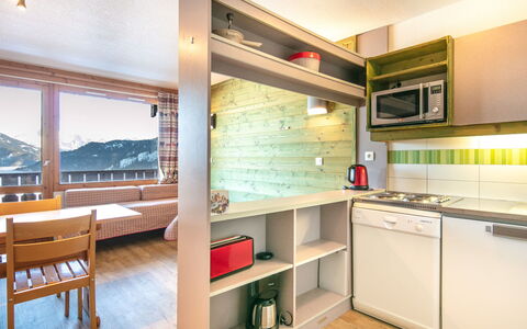 Les Avanchers-Valmorel 605: Meubilair, Cabinetry, Hout, Countertop, Gebouw, Verdieping, Flooring, Stoel, Tafel, Woonkamer