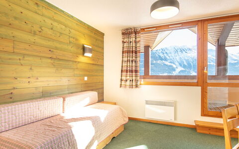 Les Avanchers-Valmorel 605: Eigendom, Venster, Meubilair, Comfort, Hout, Schaduw, Verlichting, Interieur Ontwerp, Gebouw