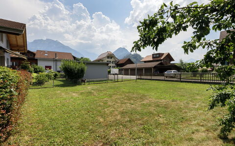 Chalet Dori: Gras, Gebouw, Huis, Woongebied, Huis, Dak, Landelijk Gebied, Landschap, Land Lot
