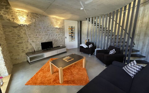 Syr: Tafel, Meubilair, Eigendom, Hout, Interieur Ontwerp, Verlichting, Bankstel, Architectuur, Flooring, Woonkamer