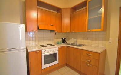 Studio Superior 4 Balcony: Countertop, Cabinetry, Gebouw, Eigendom, Gootsteen, Wastafel, Kraan, Fornuis, Keuken, Toestel Van De Keuken