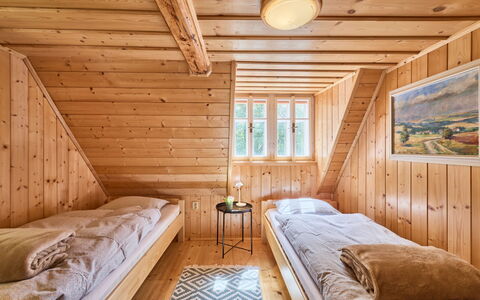 Sunny Slope & Sauna: Interieur Ontwerp, Flooring, Hout, Verdieping, Slaapkamer, Plafond, Houten Vloer, Bed, Meubilair, Kamer