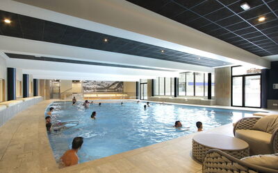 L'Alpe D'Huez 605: Water, Zwembad, Gebouw, Condominium, Vrije Tijd, Huis, Onroerend Goed, Badplaats, Thermae, Appartement