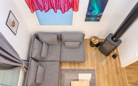 Saukonpesä B: Meubilair, Hout, Flooring, Verdieping, Interieur Ontwerp, Bankstel, Woonkamer, Kamer, Verlichting, Huis