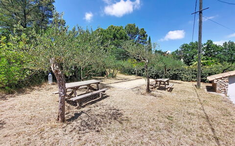 Les Eaux Claires: Gras, Huis, Land Lot, Tuin, Groundcover, Deur, Siding, Boerderij, Garden Gebouwen