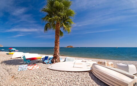 Calpe Calp 554: Water, Lucht, Wolk, Blauw, Strand, Hout, Buitenmeubels, Kust En Oceanic Landvormen, Arecales, Vrije Tijd