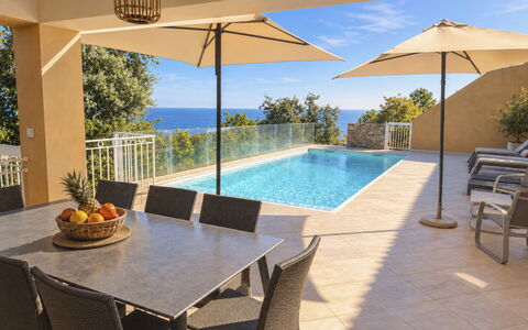 Villa Orizonte: Zwembad, Meubilair, Buitenmeubels, Stoel, Toevlucht, Verdieping, Schaduw, Eco Hotel, Balkon, Landgoed