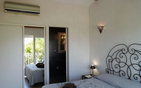 Villa Orizonte: Meubilair, Eigendom, Gebouw, Comfort, Hout, Verlichting, Venster, Interieur Ontwerp, Schaduw