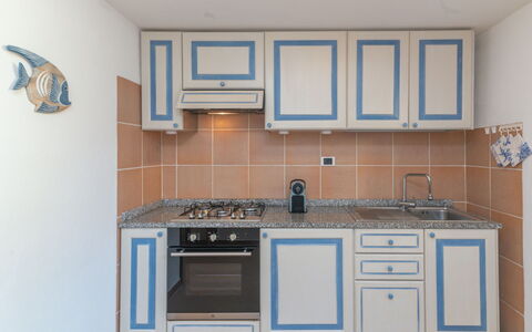 Le Bijou: Cabinetry, Countertop, Gootsteen, Eigendom, Wastafel, Kraan, Fornuis, Keuken, Hout, Gasfornuis