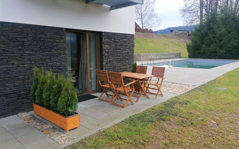 Mountain Luxe Nest & Pool: Fabriek, Eigendom, Weg Oppervlak, Schaduw, Metselwerk, Stoel, Buitenmeubels, Hout, Boom, Steen