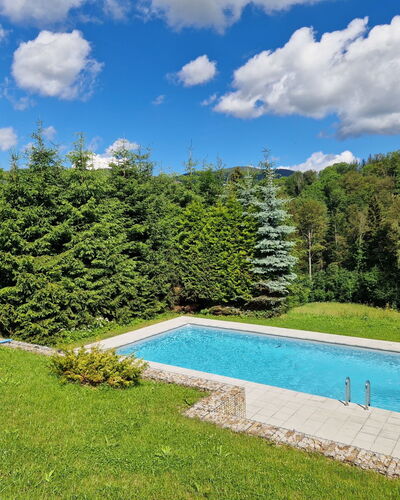 Mountain Luxe Nest & Pool: Water, Wolk, Lucht, Fabriek, Zwembad, Natuurlijk Landschap, Land Lot, Boom, Vegetation, Struik