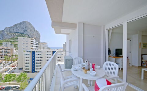 La Luz 12: Meubilair, Tafel, Lucht, Eigendom, Gebouw, Stoel, Interieur Ontwerp, Architectuur, Onroerend Goed, Condominium