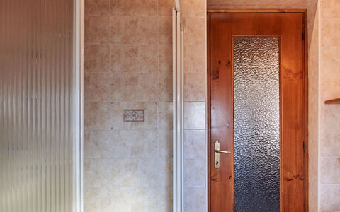 Il Crotto: Deur, Gebouw, Hout, Huis, Automotive Buiten, Home Deur, Deurklink, Verdieping