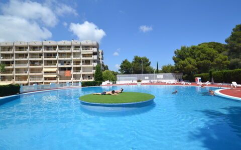 Salou 704: Dak, Struik, Huis, Huis, Verblijf, Land Lot, Groundcover, Tuin, Landgoed