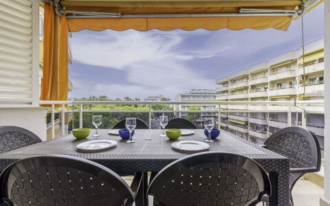 Salourhin: Appartement, Interieur Ontwerp, Balkon, Condominium, Ontwerp, Hotel, Beits, Kamerplant, Penthouse, Aluminium