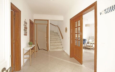 Inês: Eigendom, Fotolijst, Deur, Hout, Architectuur, Interieur Ontwerp, Hal, Fabriek, Verdieping