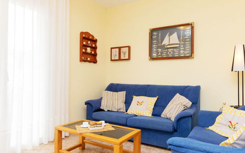 Villa Mar i Cel: Lucht, Wolk, Fabriek, Eigendom, Venster, Gebouw, Berg, Hoogland, Hout, Boom