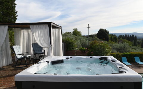 Villa Tresanti: Water, Lucht, Fabriek, Wolk, Bad, Zwembad, Azure, Jacuzzi, Jacuzzi, Interieur Ontwerp