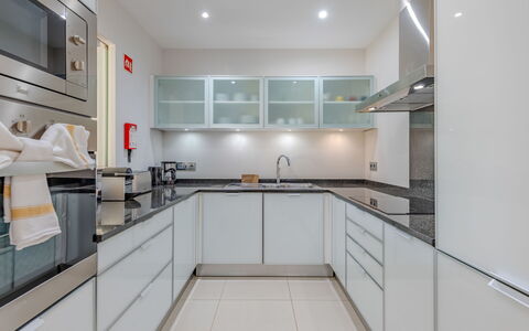 Vilamoura 171: Keuken, Toestel Van De Keuken, Countertop, Cabinetry, Interieur Ontwerp, Major Appliance, Flooring, Plafond, Verdieping, Fornuis