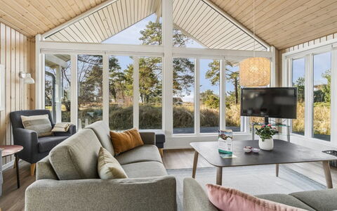 Ansgar - 150M from the Sea: Hout, Meubilair, Appartement, Kamer, Plafond, Beits, Stoel, Hardwood, Vernis, Timmerhout