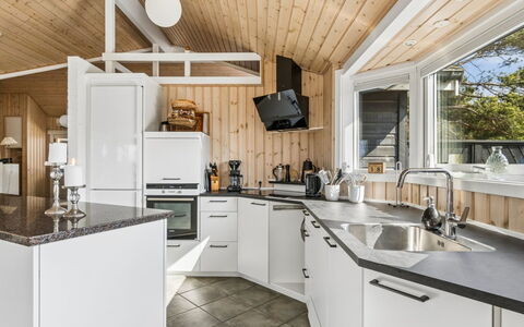 Ansgar - 150M from the Sea: Hout, Meubilair, Appartement, Kamer, Plafond, Beits, Stoel, Hardwood, Vernis, Timmerhout
