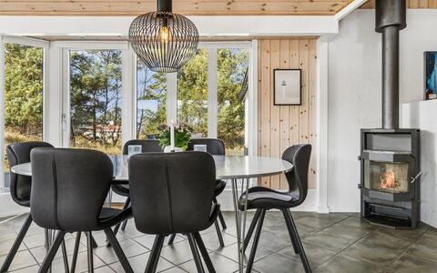 Ansgar - 150M from the Sea: Hout, Meubilair, Appartement, Kamer, Plafond, Beits, Stoel, Hardwood, Vernis, Timmerhout