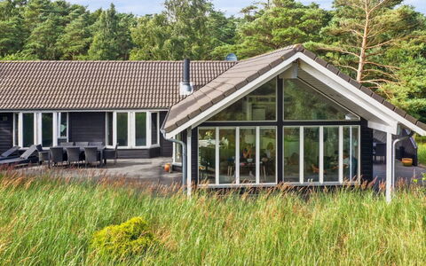 Ansgar - 150M from the Sea: Hout, Meubilair, Appartement, Kamer, Plafond, Beits, Stoel, Hardwood, Vernis, Timmerhout