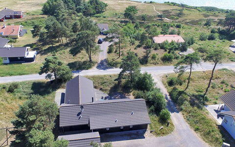Ansgar - 150M from the Sea: Hout, Meubilair, Appartement, Kamer, Plafond, Beits, Stoel, Hardwood, Vernis, Timmerhout