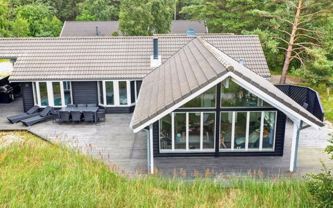 Ansgar - 150M from the Sea: Hout, Meubilair, Appartement, Kamer, Plafond, Beits, Stoel, Hardwood, Vernis, Timmerhout