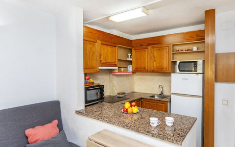 Salou 723: Cabinetry, Countertop, Meubilair, Eigendom, Gebouw, Bankstel, Toestel Van De Keuken, Keuken, Hout, Interieur Ontwerp