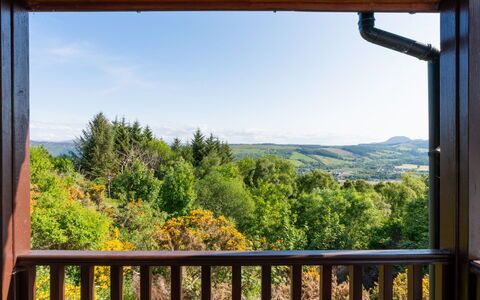 Ceilidhtail Cottage: Lucht, Fabriek, Wolk, Eigendom, Ecoregio, Venster, Natuur, Hout, Natuurlijke Omgeving, Veranda