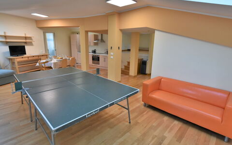 Duomo Mansarda: Eigendom, Meubilair, Bankstel, Venster, Tafel, Hout, Huis, Comfort, Tabel Tennisracket, Interieur Ontwerp