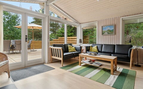 Roir - 250M from the Sea: Flooring, Meubilair, Interieur Ontwerp, Hout, Verdieping, Bankstel, Plafond, Houten Vloer, Woonkamer, Huis