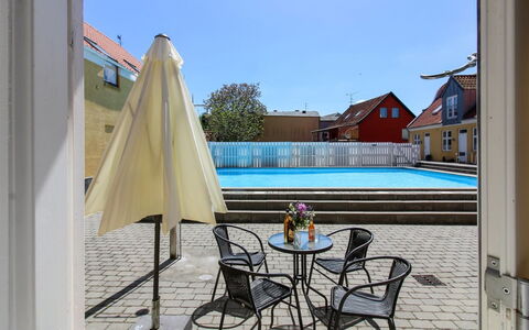 Amaia - 500M from the Sea: Dak, Huis, Land Lot, Huis, Verblijf, Landgoed, Garden Gebouwen, Schaduw, Blokhut, Landscaping