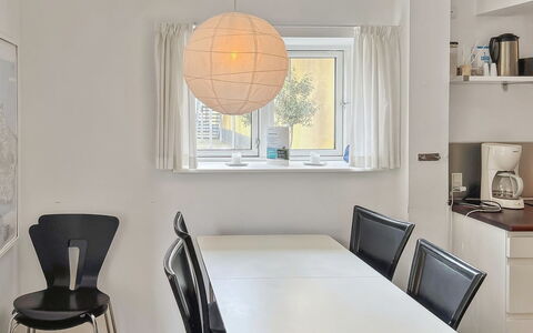 Amaia - 500M from the Sea: Dak, Huis, Land Lot, Huis, Verblijf, Landgoed, Garden Gebouwen, Schaduw, Blokhut, Landscaping