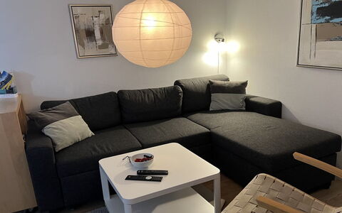 Thyrne - 500M from the Sea: Meubilair, Flooring, Verdieping, Hout, Interieur Ontwerp, Bankstel, Woonkamer, Houten Vloer, Kamer