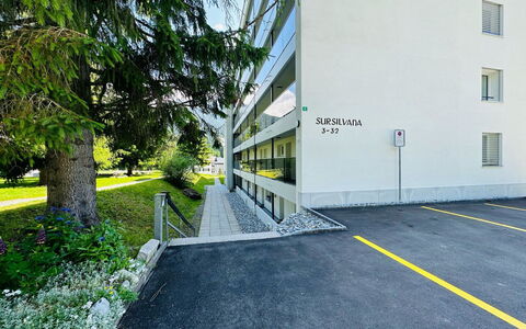 Nr.05 Haus Sursilvana: Appartement, Condominium, Beton, Hoofdkwartier, Balkon, Hoofdkantoor