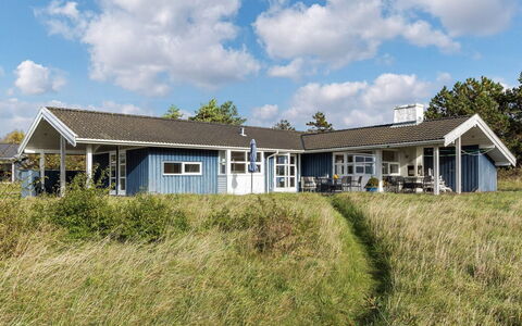 Kajsa - 50M from the Sea: Gras, Huis, Dak, Huis, Verblijf, Struik, Land Lot, Landelijk Gebied, Boerderij, Groundcover