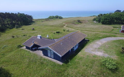 Kajsa - 50M from the Sea: Gras, Huis, Dak, Huis, Verblijf, Struik, Land Lot, Landelijk Gebied, Boerderij, Groundcover