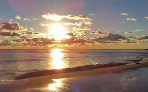 Greta - 200M from the Sea: Lucht, Zon, Horizon, Wolk, Dag, Zwemwater, Water, Strand, Zonsondergang, Natuur