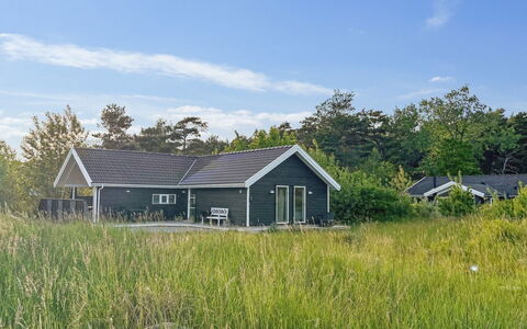 Greta - 200M from the Sea: Gebouw, Huis, Huis, Dak, Verblijf, Architectuur, Land Lot, Siding, Landgoed, Boerderij