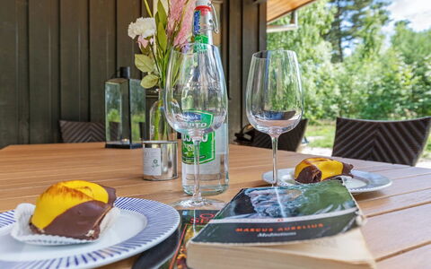 Anarosa - 200M from the Sea: Tableware, Drinkware, Meubilair, Tafel, Barware, Serveware, Voedsel, Glaswerk, Wijnglas