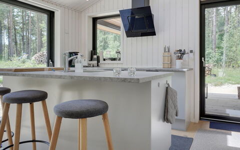 Anarosa - 200M from the Sea: Hout, Flooring, Interieur Ontwerp, Meubilair, Keuken, Countertop, Toestel Van De Keuken, Verdieping, Barkruk, Huishoudapparatuur