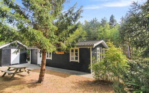 Zeytun - 800M from the Sea: Hout, Meubilair, Appartement, Kamer, Plafond, Beits, Stoel, Hardwood, Vernis, Timmerhout