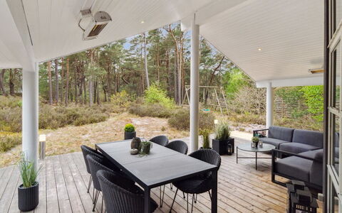 Bergulv - 75M from the Sea: Hout, Meubilair, Appartement, Kamer, Plafond, Beits, Stoel, Hardwood, Vernis, Timmerhout