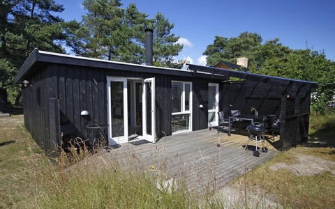 Talvikki - 250M from the Sea: Hout, Meubilair, Appartement, Kamer, Plafond, Beits, Stoel, Hardwood, Vernis, Timmerhout