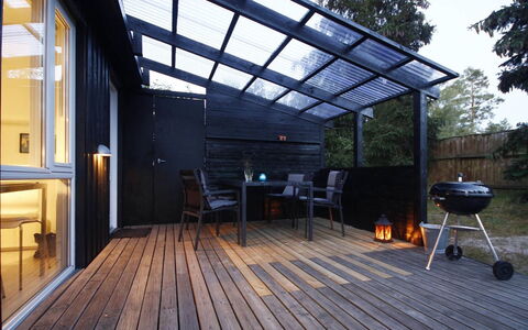 Talvikki - 250M from the Sea: Hout, Meubilair, Appartement, Kamer, Plafond, Beits, Stoel, Hardwood, Vernis, Timmerhout